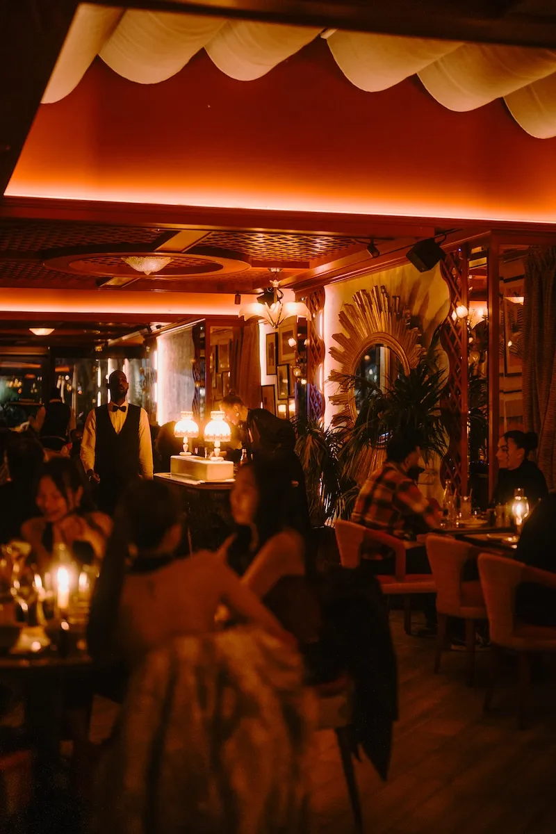 plat de notre restaurant avec une terrasse sur les quais de seine