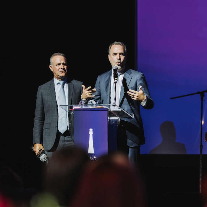 Photo of the Mas brothers on stage