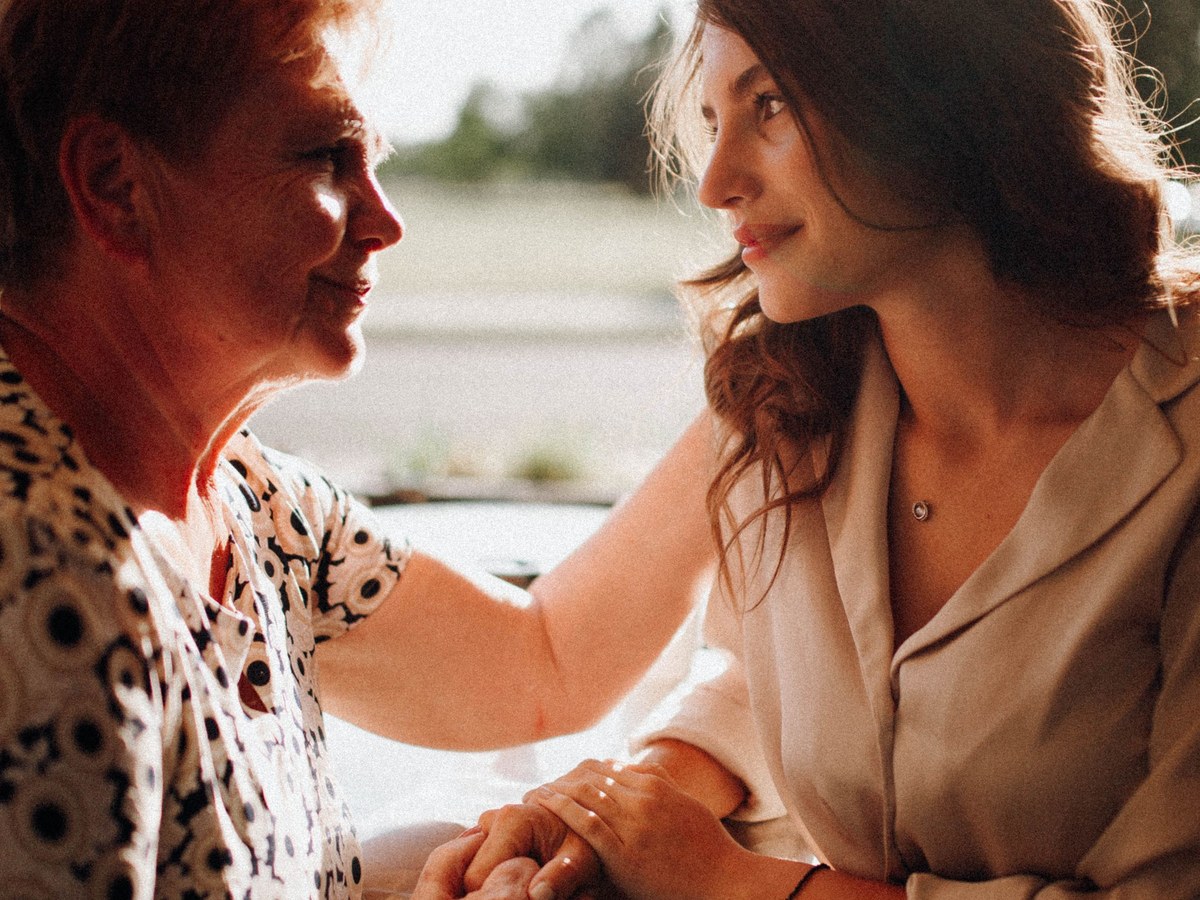 Two generations in conversation, warm tones