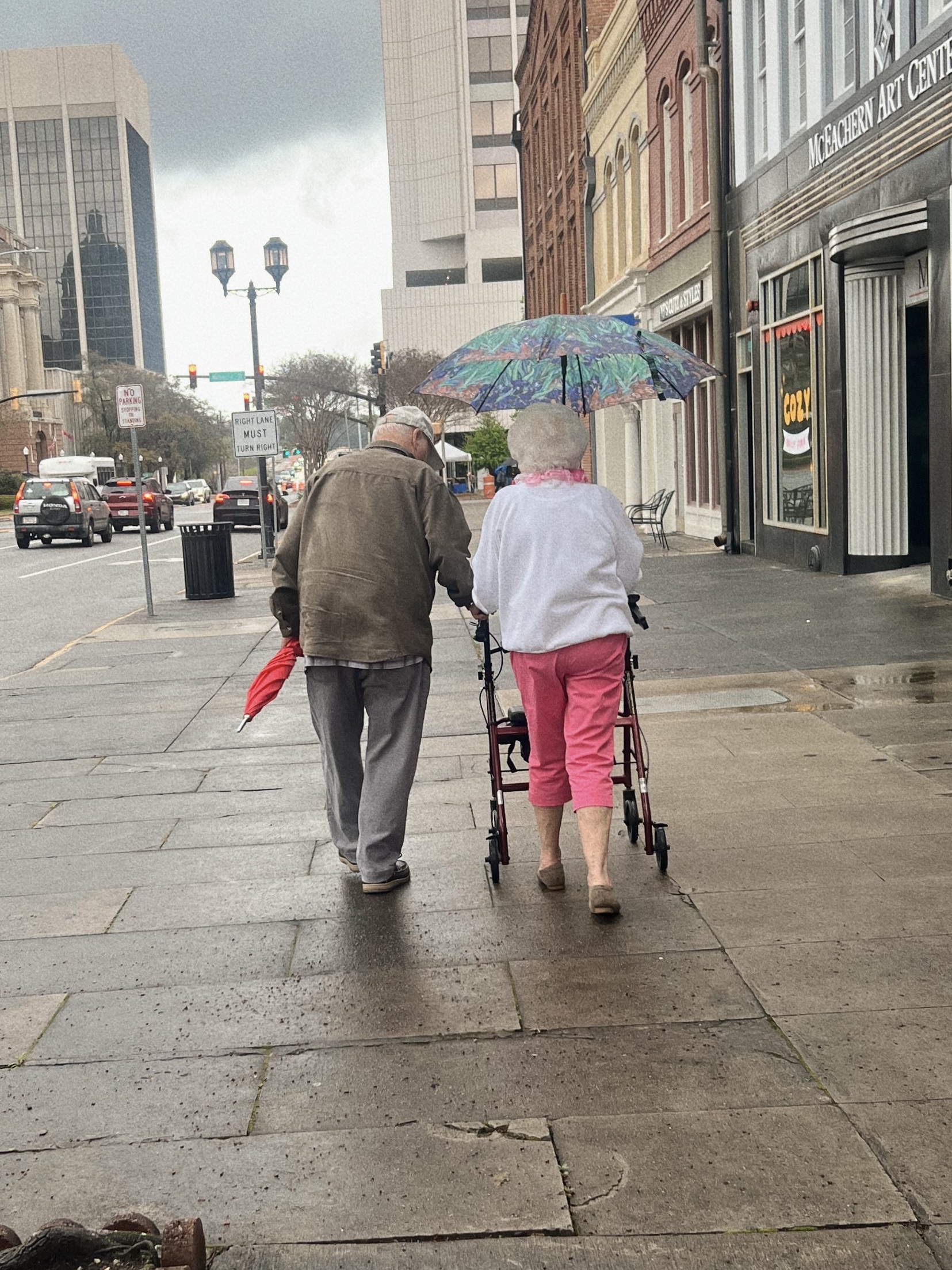 Altes Paar als Symbol das man Einsam trotz Beziehung sein kann.