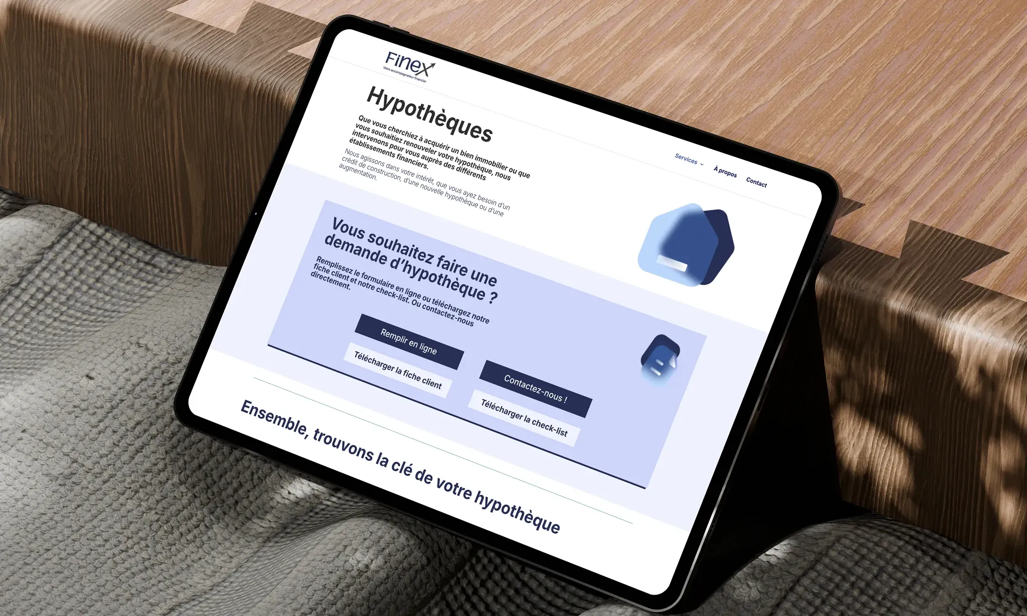 Ipad avec le site finex en fond d'écran