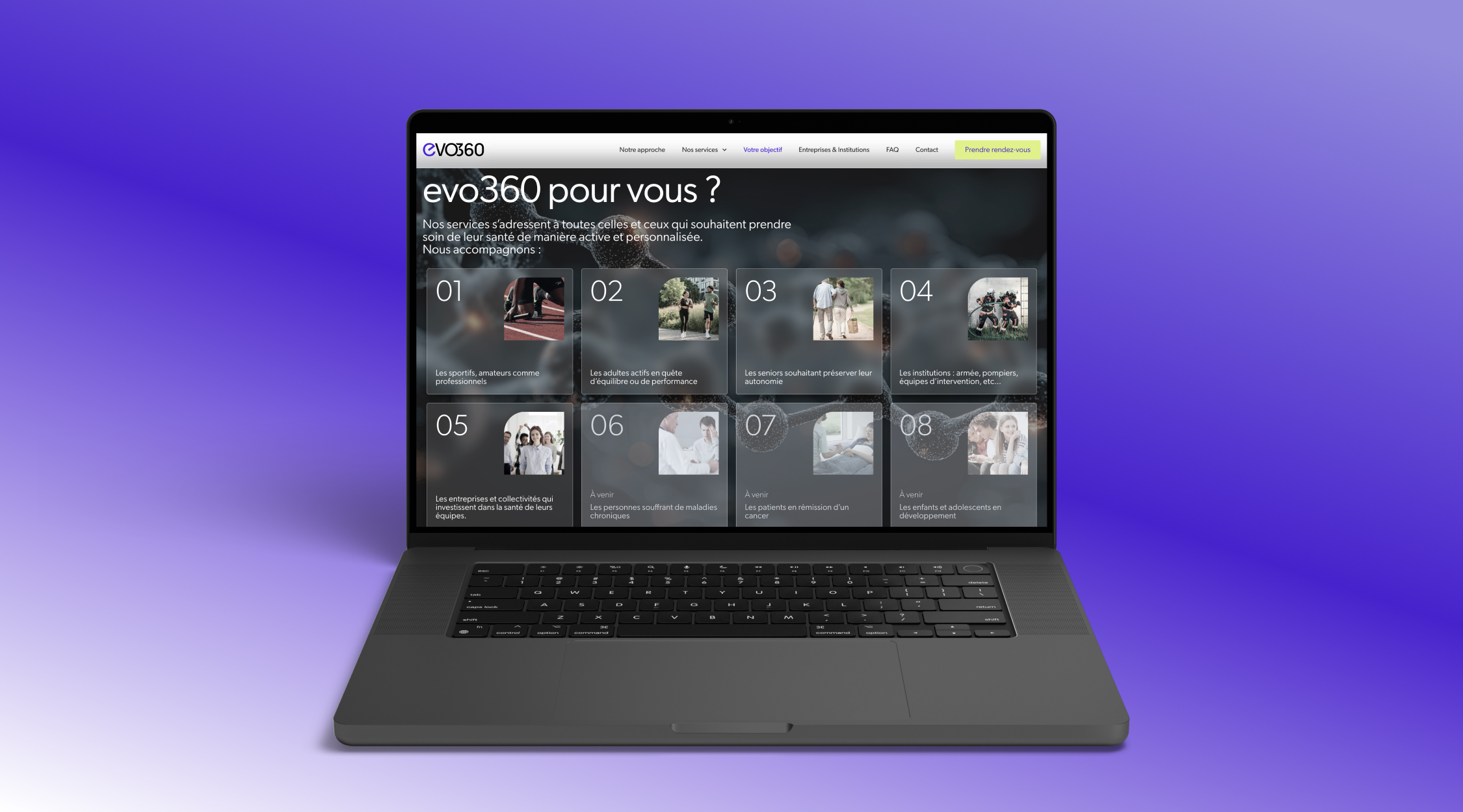 écran de macbook avec capture d'écran du site evo360