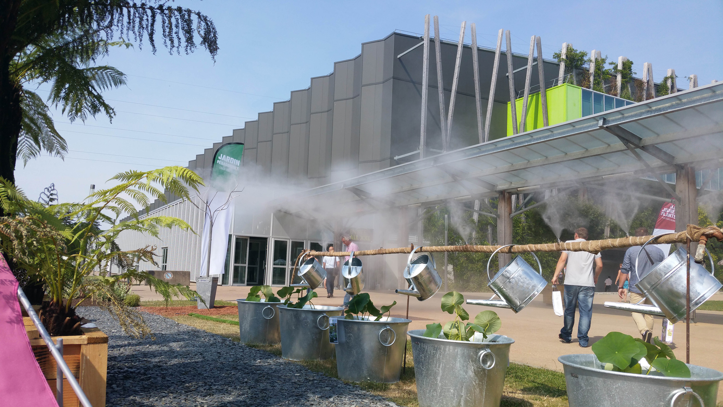 Vue d’un jardin éphémère conçu par le Collectif Vent d’Ouest au Salon du Végétal.