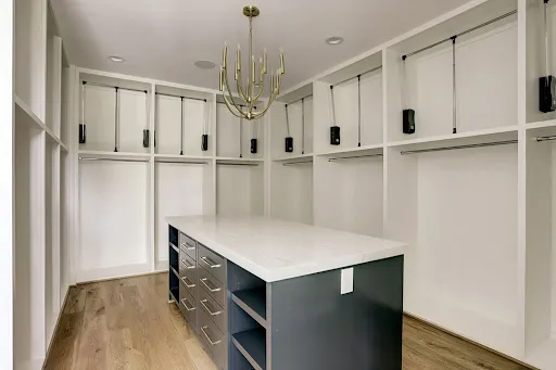 Briar Ridge Master Closet