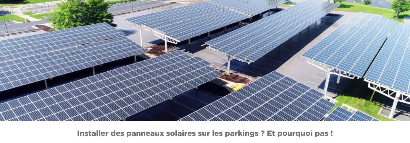 Panneaux solaires sur un parking.