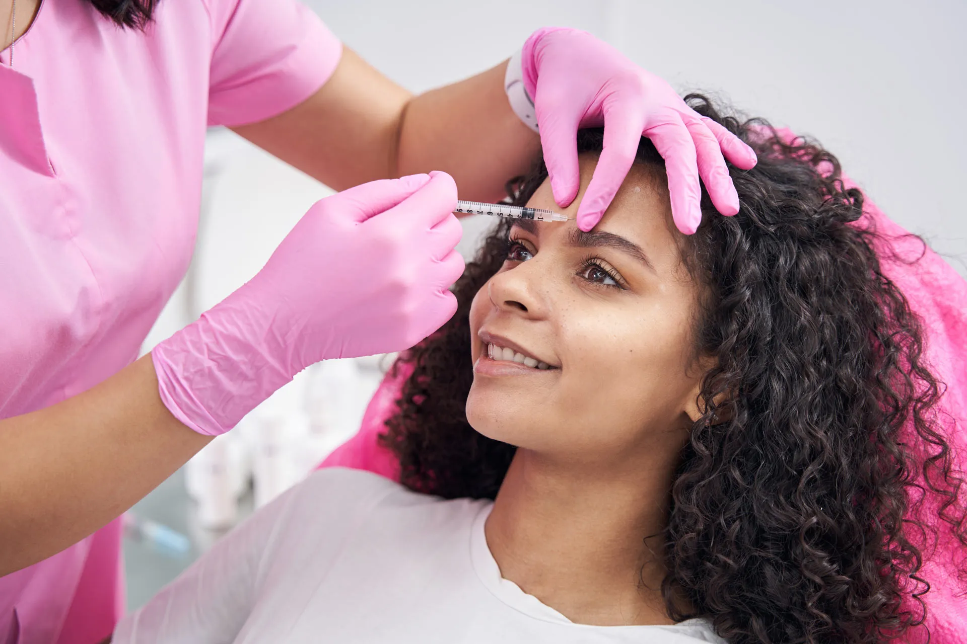 Bótox o rellenos dérmicos: ¿Cuál es la mejor opción para rejuvenecer tu rostro?