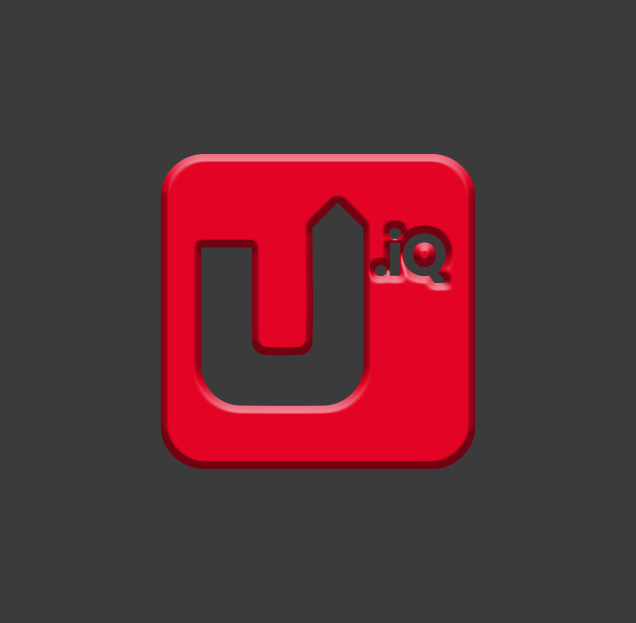 Rotes Quadrat mit abgerundeten Ecken, darin schwarzer Buchstabe U und kleine schwarze Buchstaben .iQ rechts davon, auf schwarzem Hintergrund.