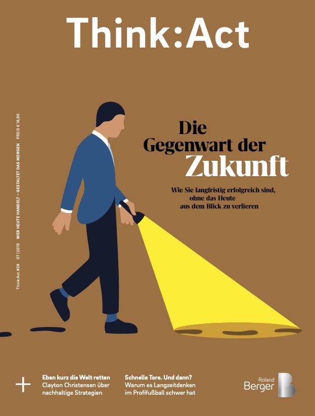 Think:Act Magazin-Cover mit goldbraunem Hintergrund und einer Illustration eines Mannes, der seitlich zu sehen ist, einen blauen Blazer und eine schwarze Hose trägt, geht und mit einer Taschenlampe leuchtet, die er in seiner linken Hand hält.