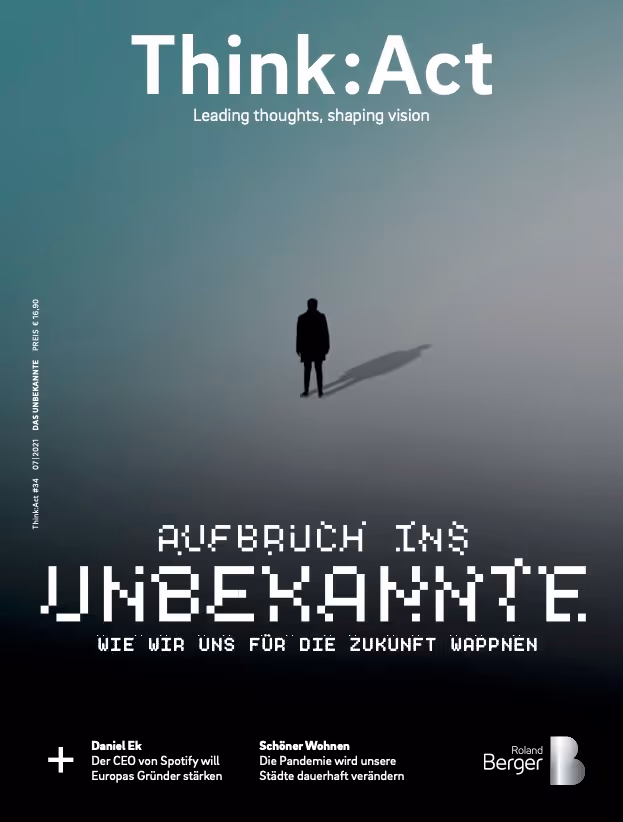 Think:Act Magazin-Cover mit dunklem Hintergrund und einem zentralen Bild einer einsamen menschlichen Silhouette, die einen langen Schatten wirft. Die Überschrift „AUFBRUCH INS UNBEKANNTE” erscheint in einer pixeligen Schriftart, darunter steht die Unterüberschrift „WIE WIR UNS FÜR DIE ZUKUNFT WAPPNEN”.
