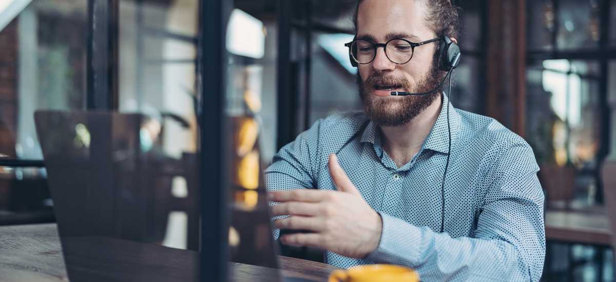 customer support men 24*7