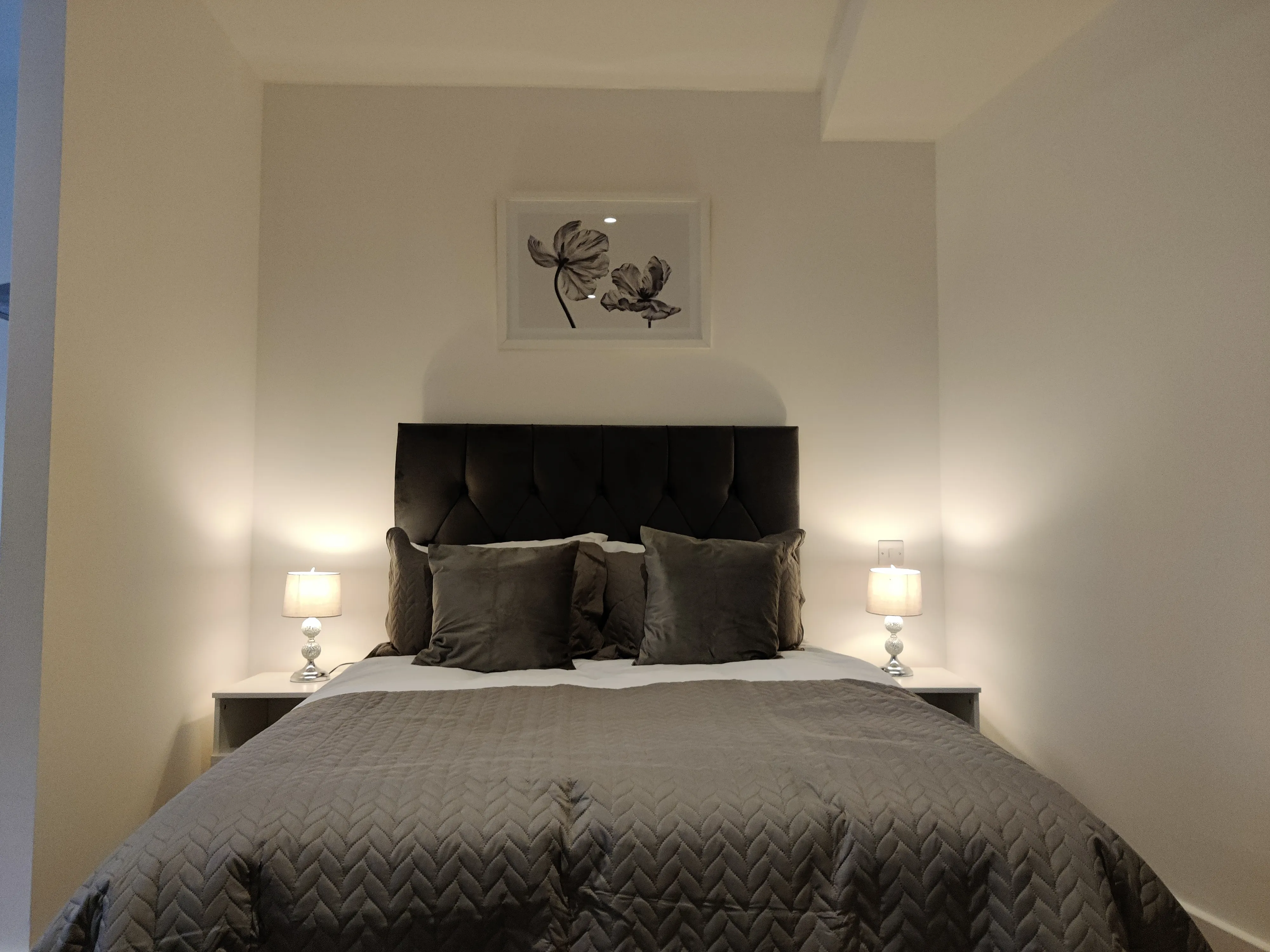 Flat 1, Tontine