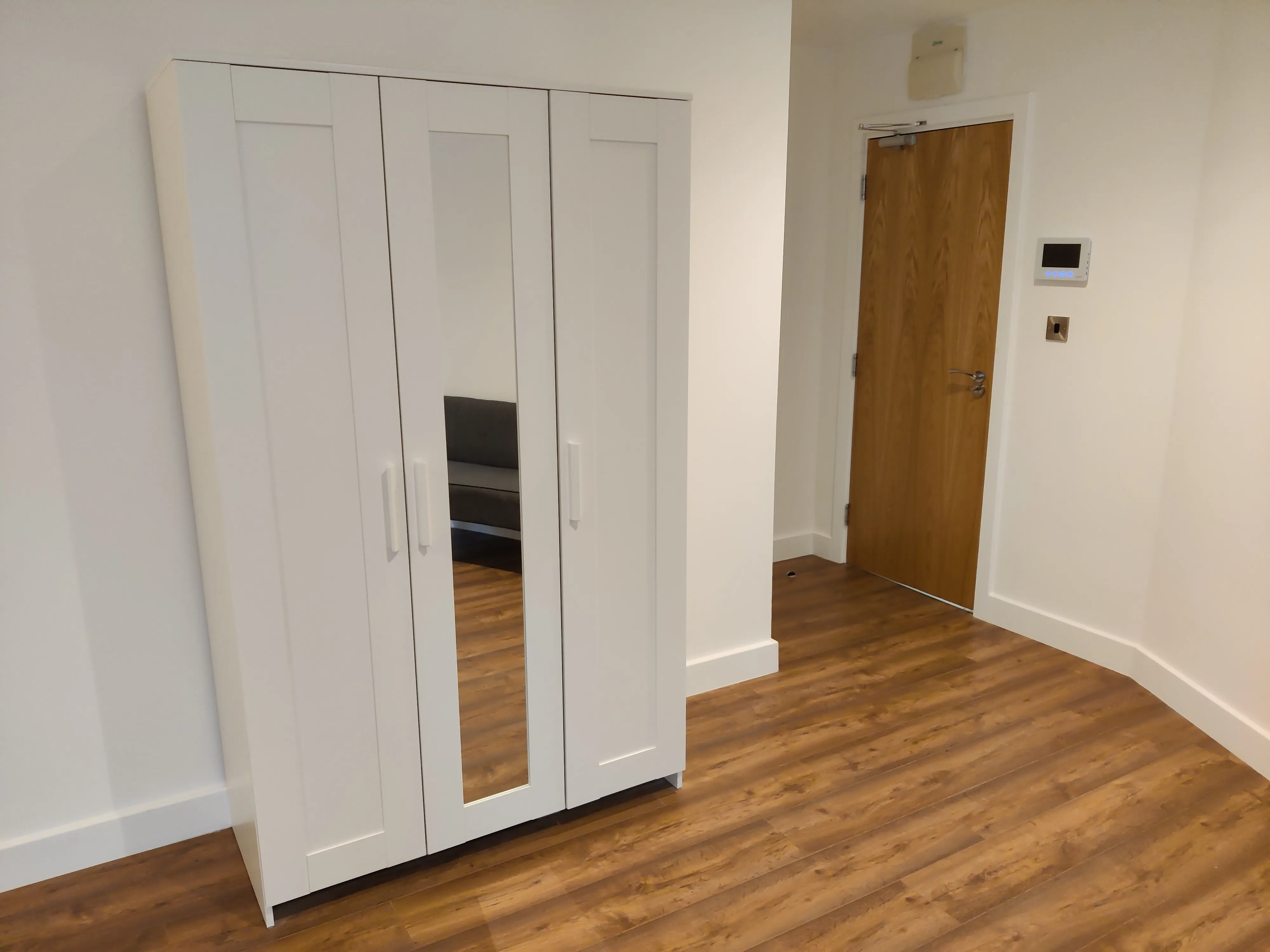 Flat 1, Tontine