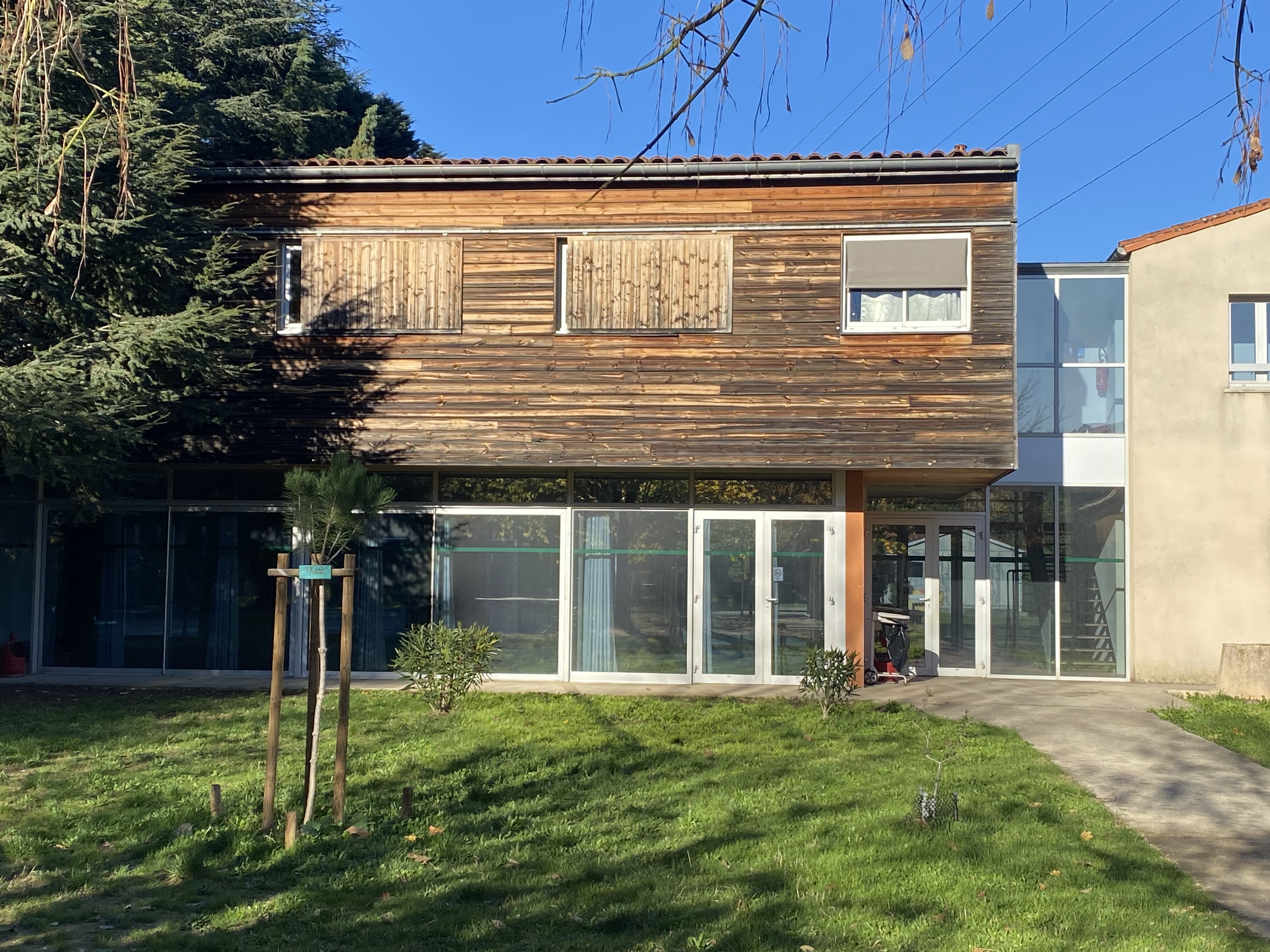 Pose de film solaire pour un centre d'hebergement