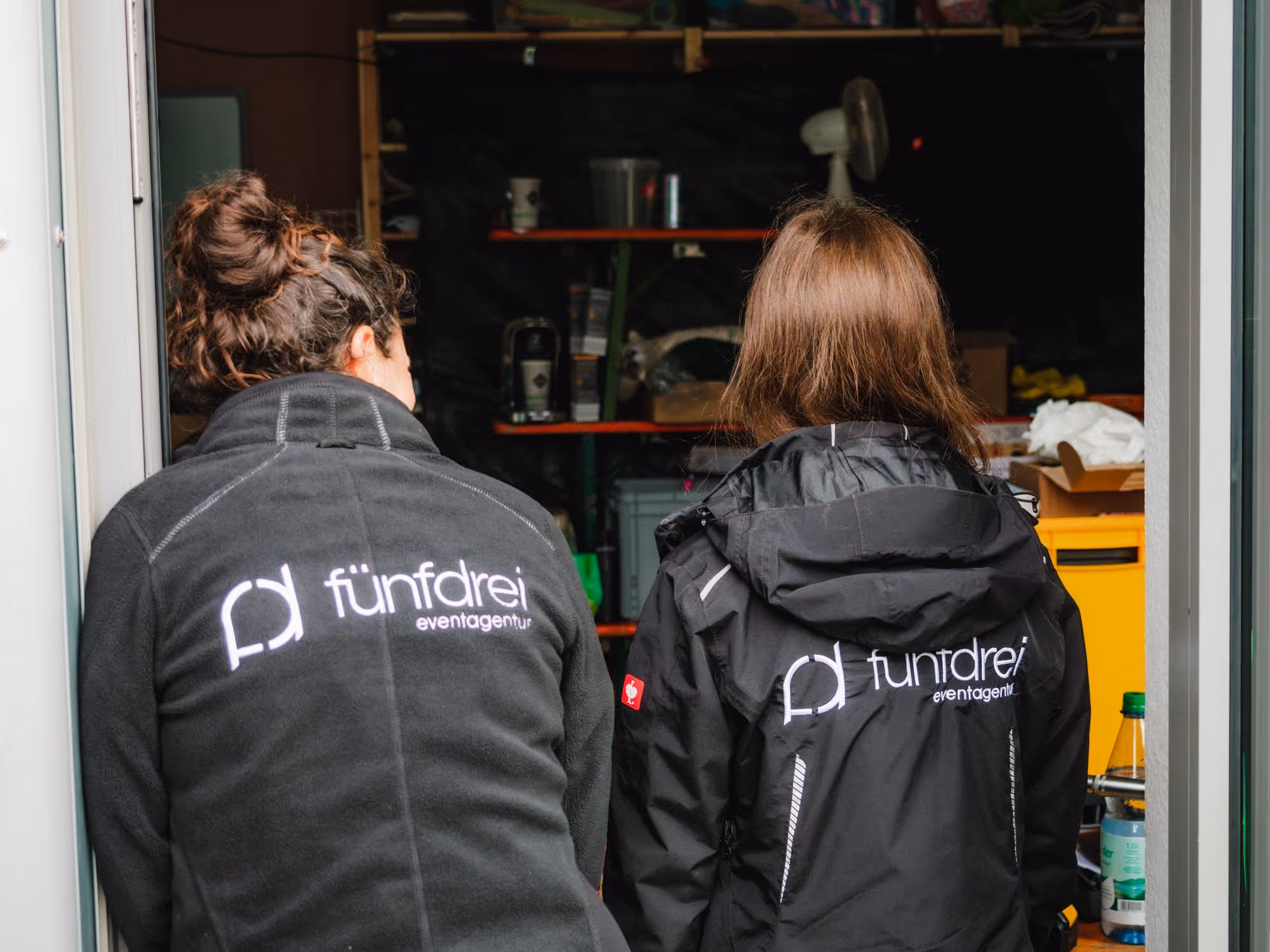 Zwei Mitarbeiterinnen der fünfdrei eventagentur auf dem Green Juice Festival