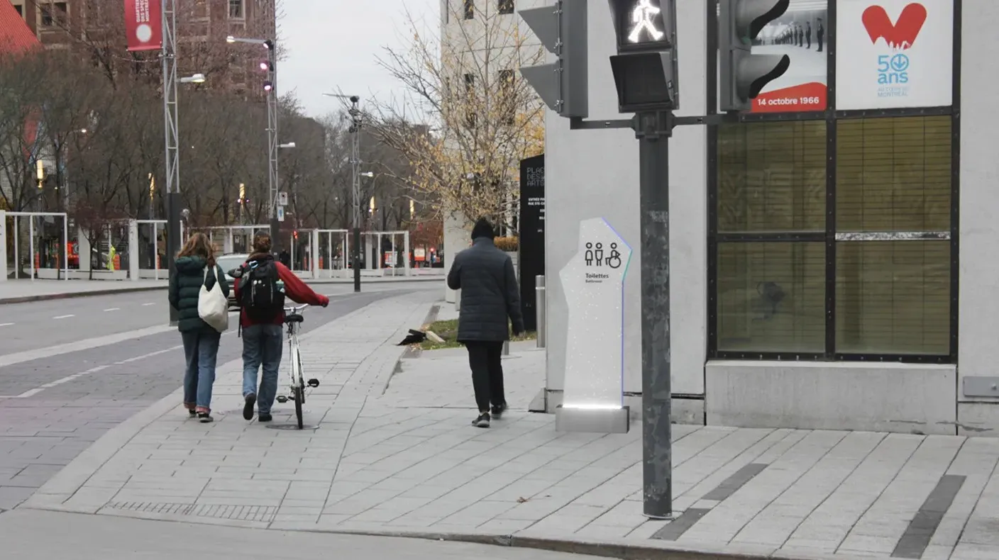 Service sign near montreal metro on an overcast day
