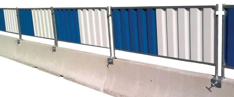 Clôture basse type palissade GBA pour protection visuelle et sécurisation de chantier.