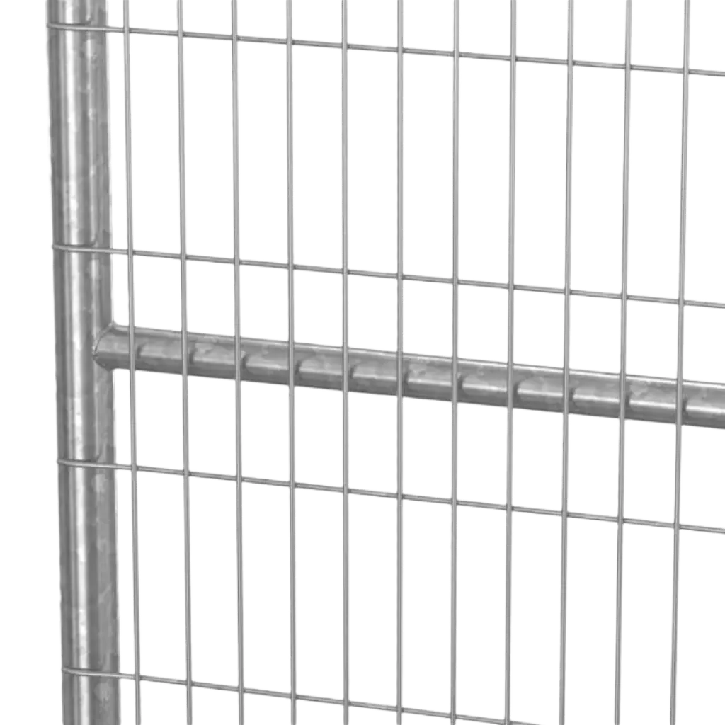 Clôture haute temporaire M550 installée pour sécuriser un chantier ou un site événementiel.Clôture anti-escalade M550 à maille fine, conçue pour empêcher toute intrusion sur un site sécurisé.