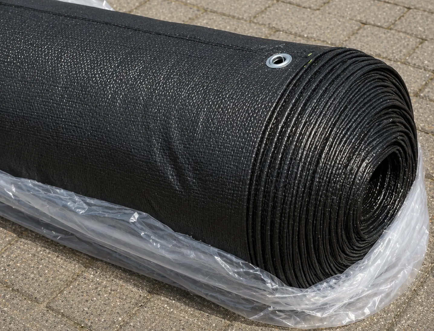 Rouleau de bâche occultante noire avec œillets pour clôture de chantier et protection contre le vent