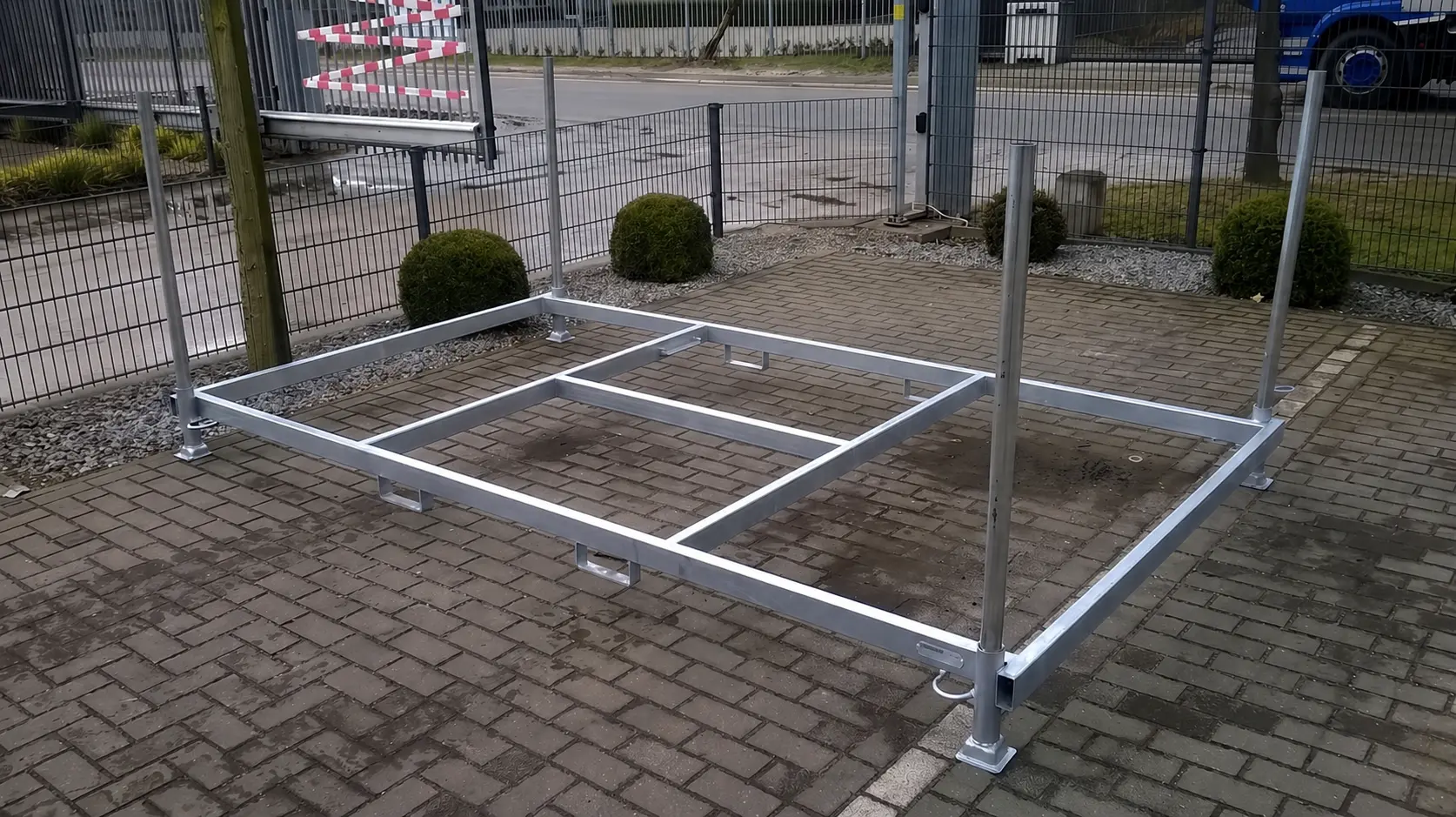 Rack métallique pour transport de clôtures temporaires