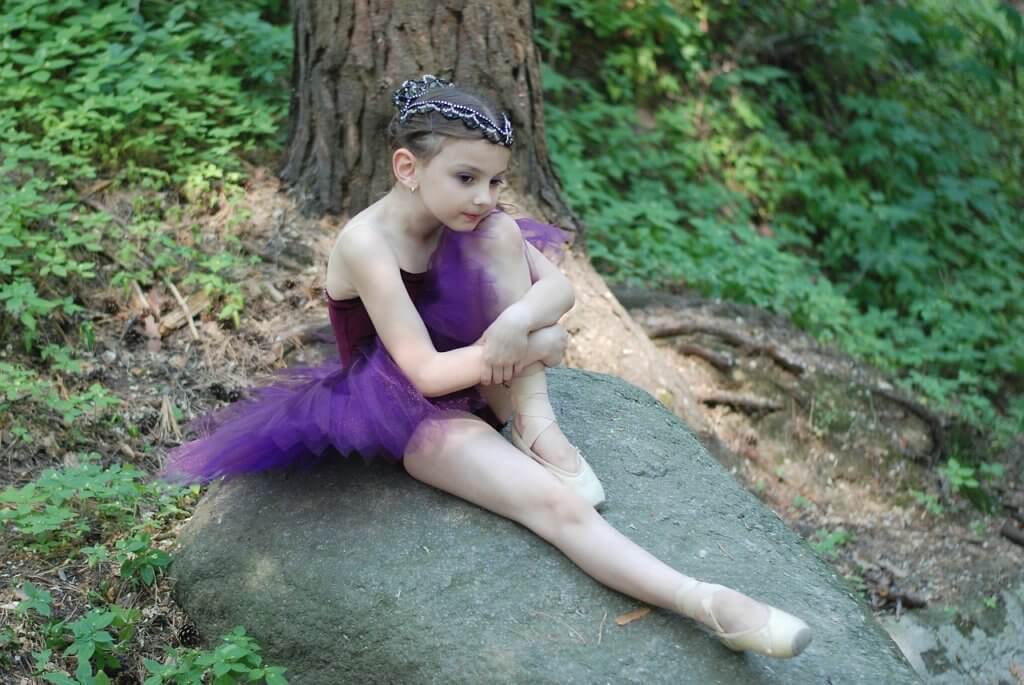 Ballerina alone and sad, in need of a humble and approachable friend