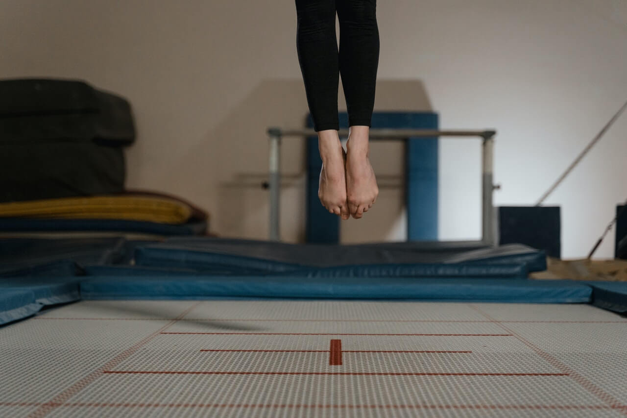 Jumping with pointed toes on trampoline