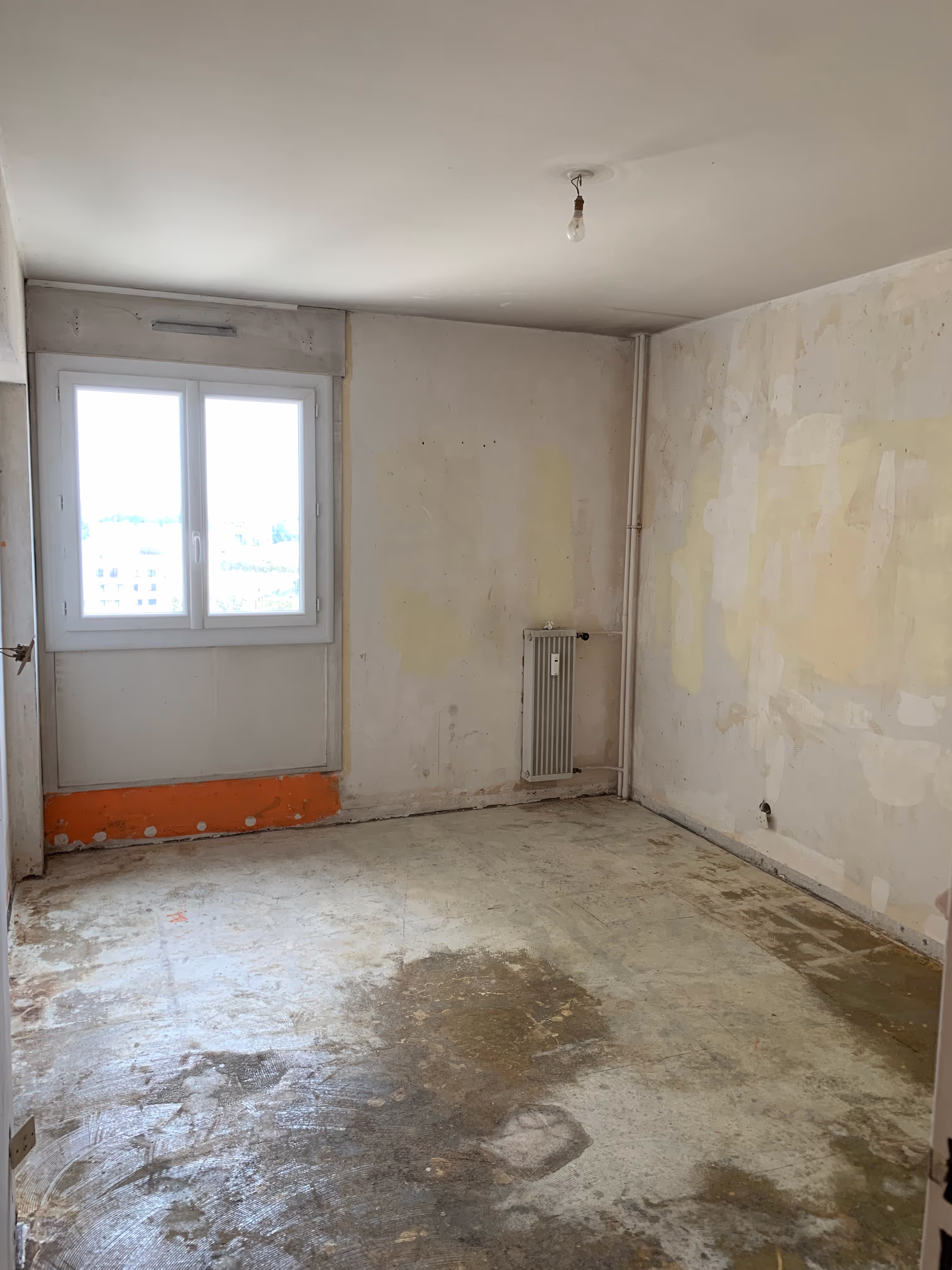 Chambre avant rénovations par le Comptoir de l'habitat à Montpellier