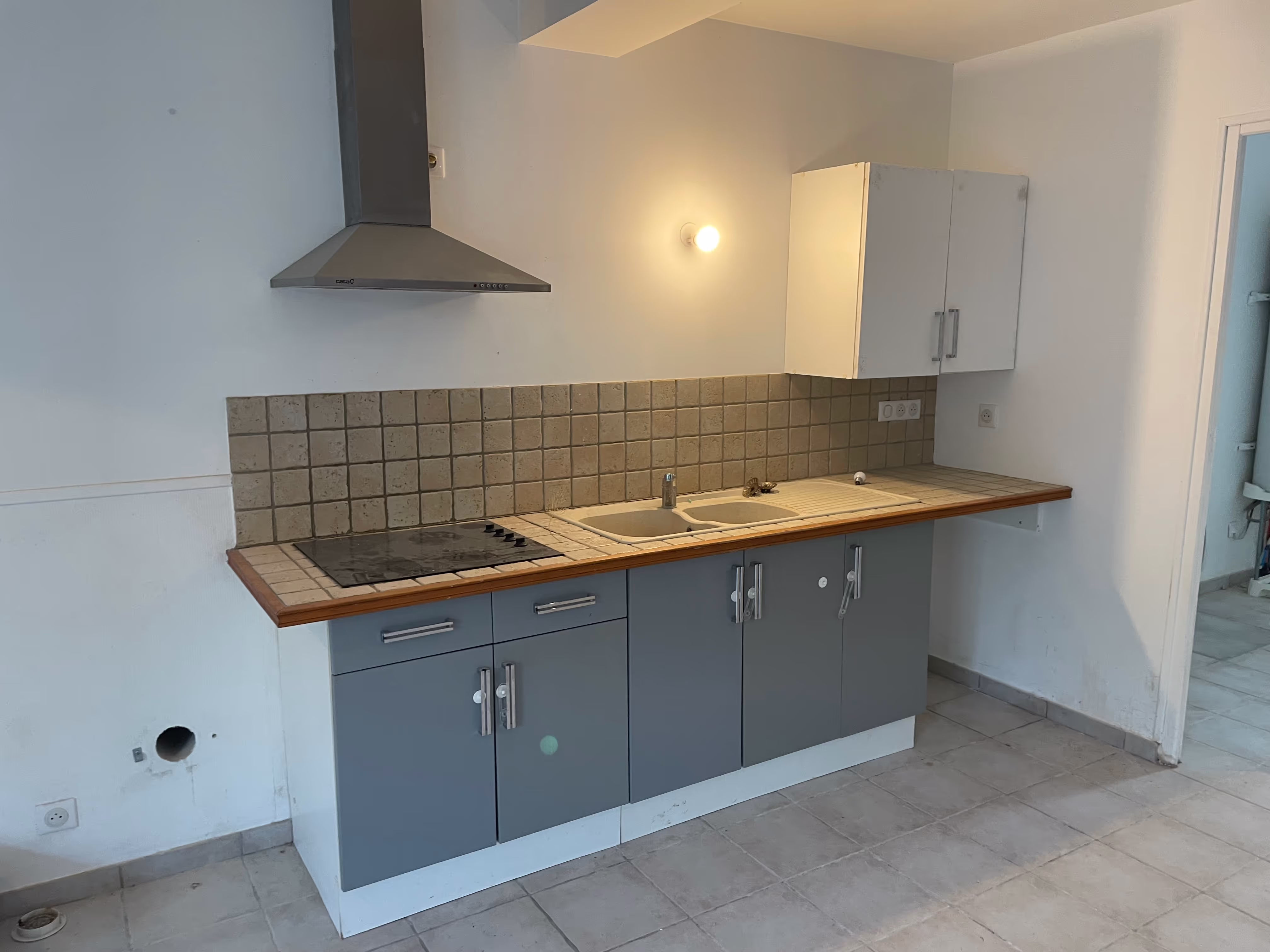 Cuisine avant travaux de rénovations par le comptoir de l'habitat à Montpellier