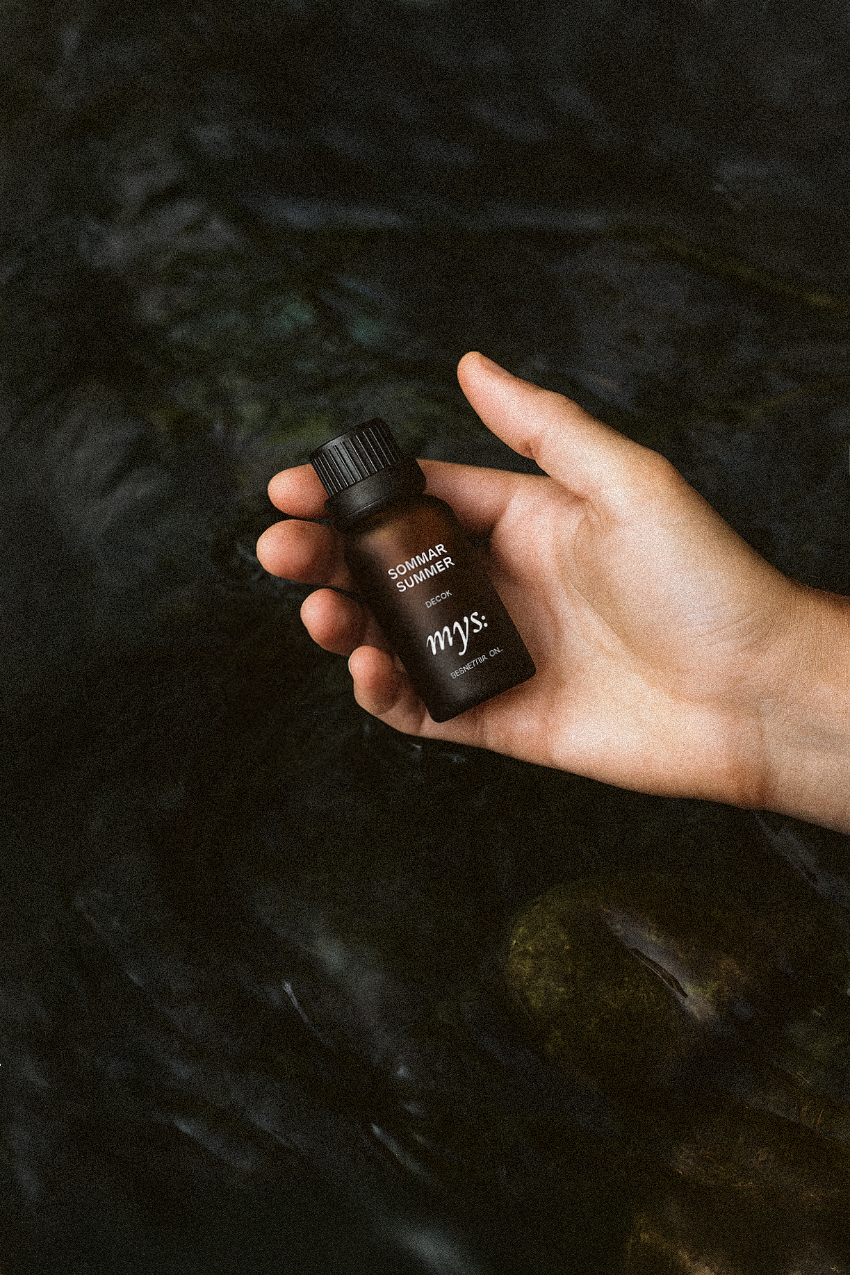 aceite para masajes en la mano