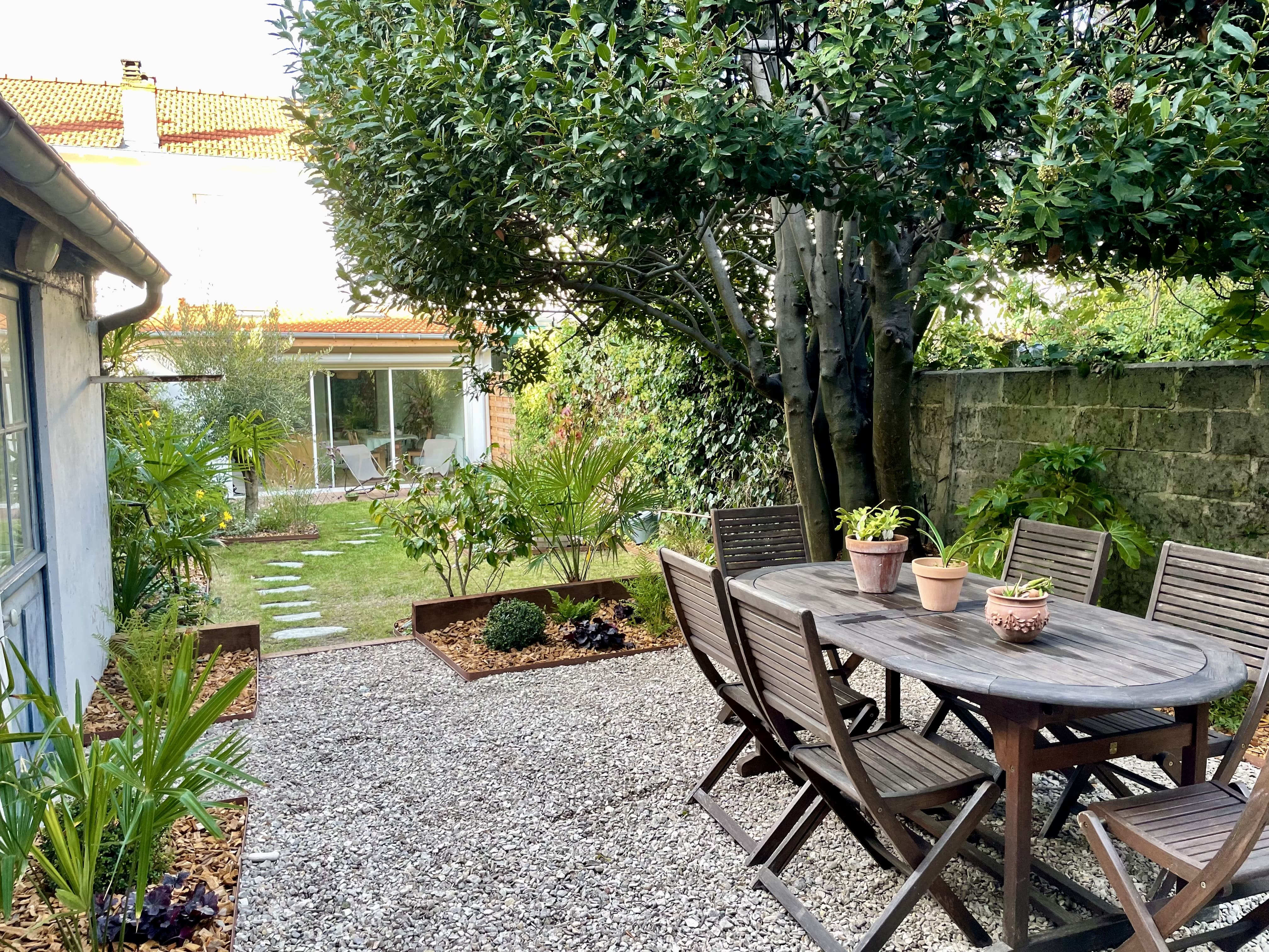 Refuge végétal urbain Entre deux terrasses