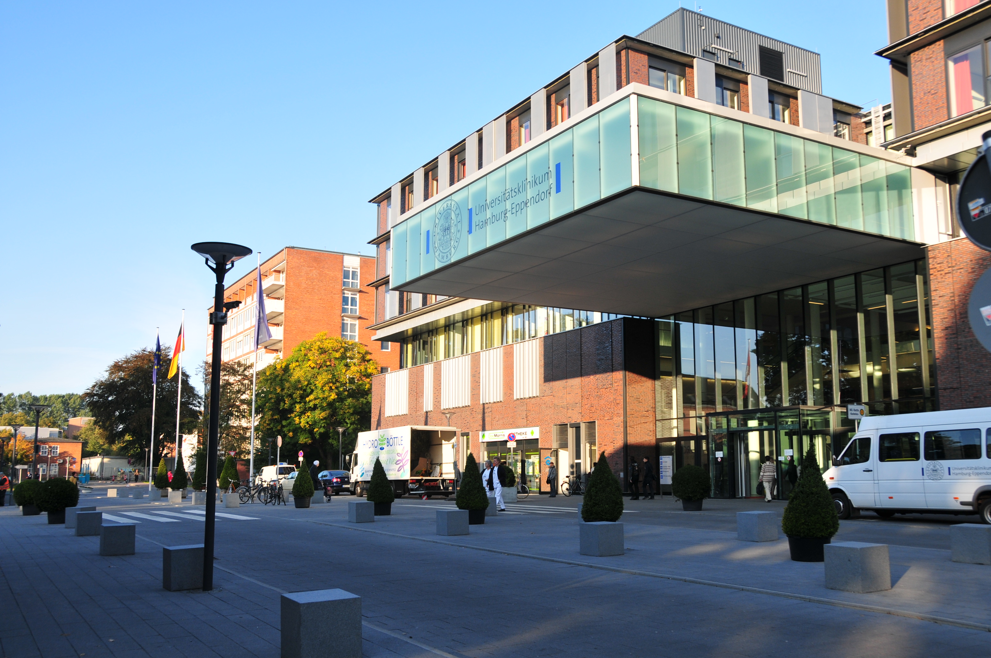 Haupteingang des Neuen Klinikums am Universitätsklinikum Hamburg-Eppendorf