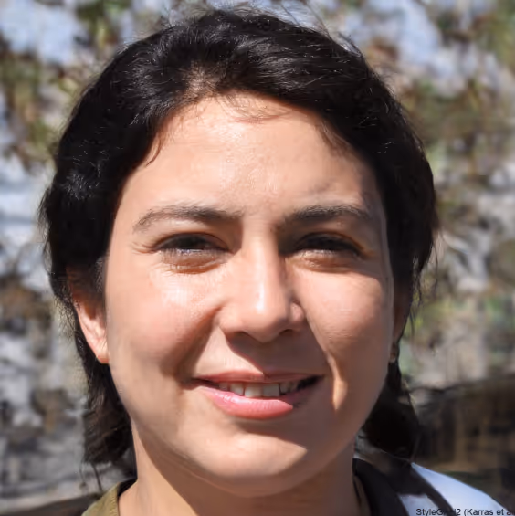 Portrait of student Sylvia sharing her testimonial about Nancy Medina's classes.