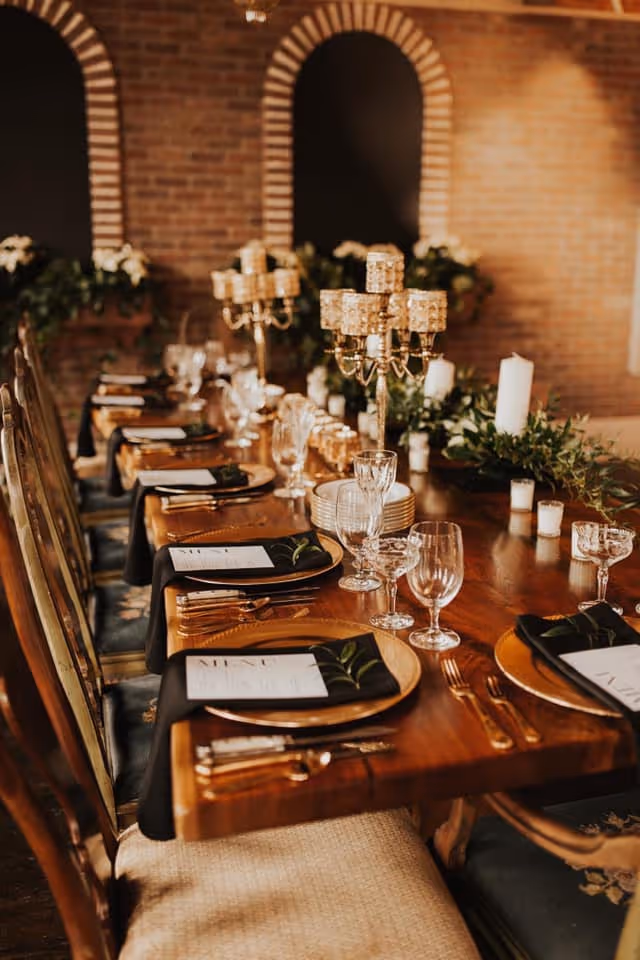 Picture of a decorated table in the upper room