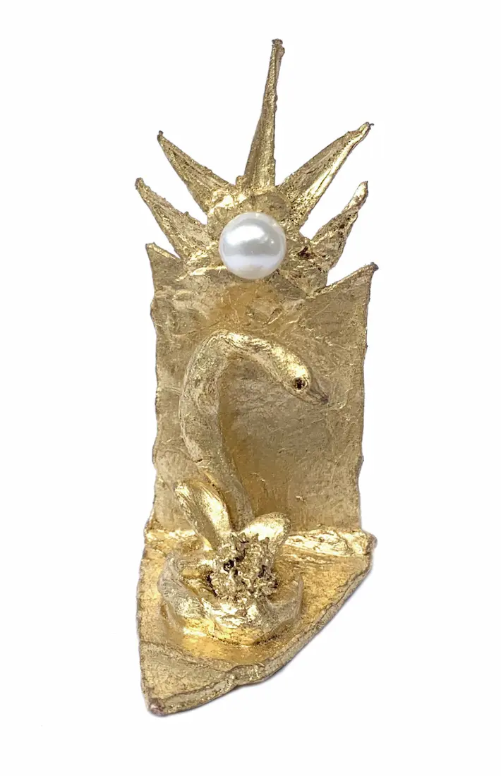 Emma Homfray, Hope rising, 2021, bronze, 24 carat gold leaf, fresh water pearl, 7.5 x 3.5 x 4.5 cm