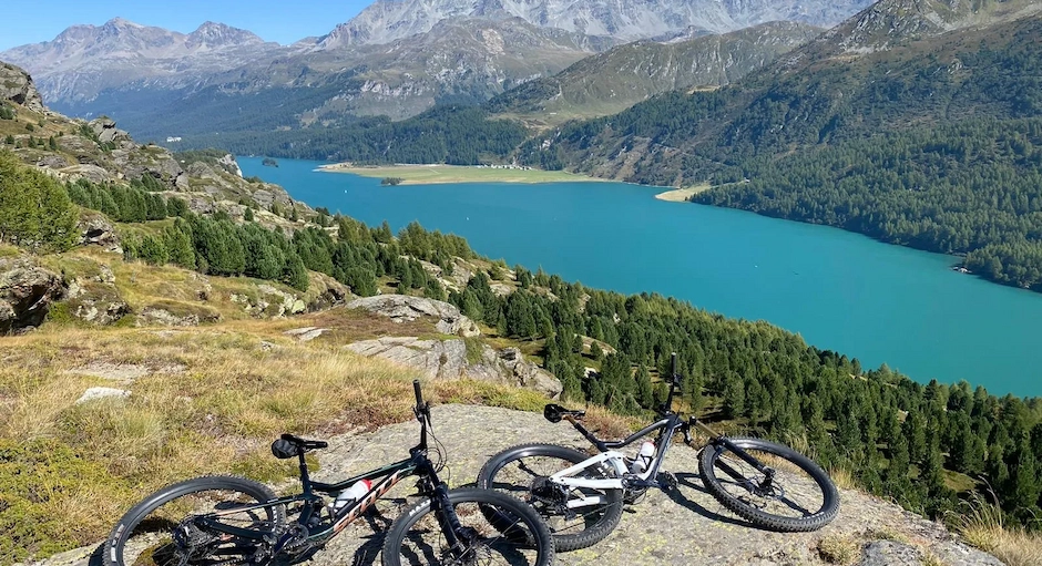 An unforgettable bike tour through the swiss alps.