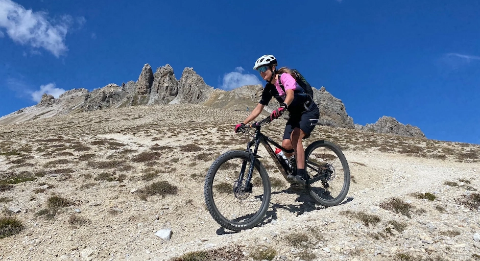 An unforgettable bike tour through the swiss alps.
