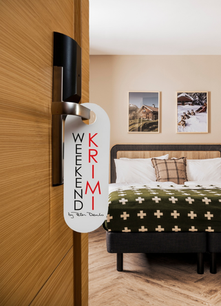 WeekendKrimi Türschild an einer Hotelzimmertür