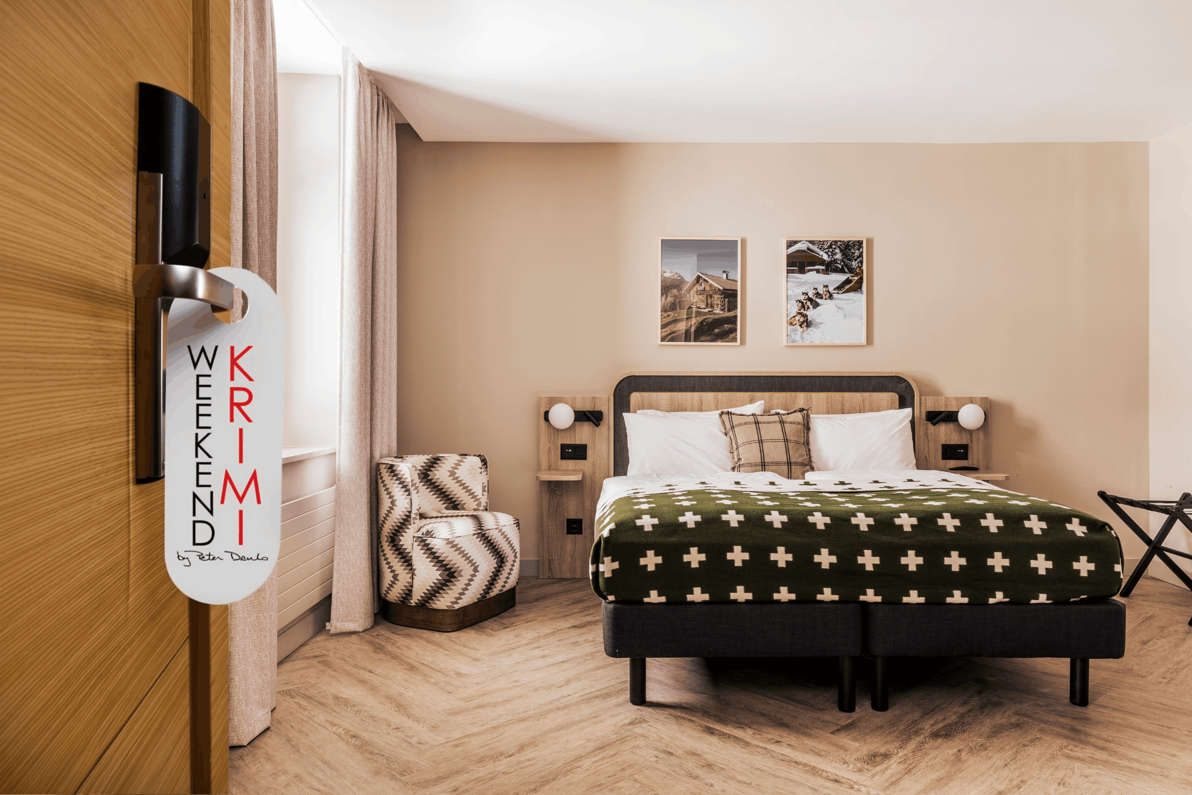 WeekendKrimi Türschild an der Tür eines Hotelzimmers