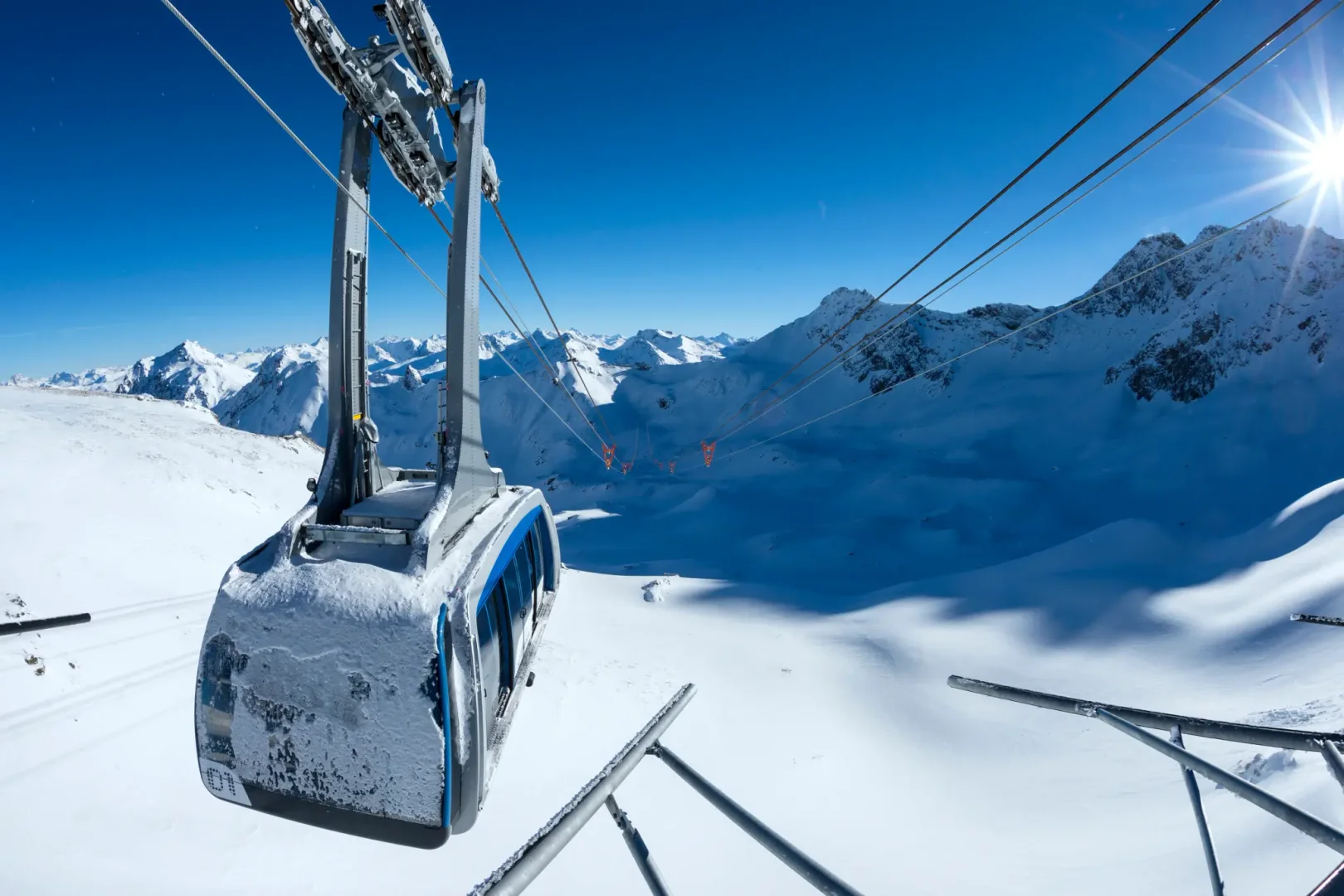 La funivia Urdenbahn che attraversa l'Urdental tra l'Hörnli sopra Arosa e Urdenfürggli