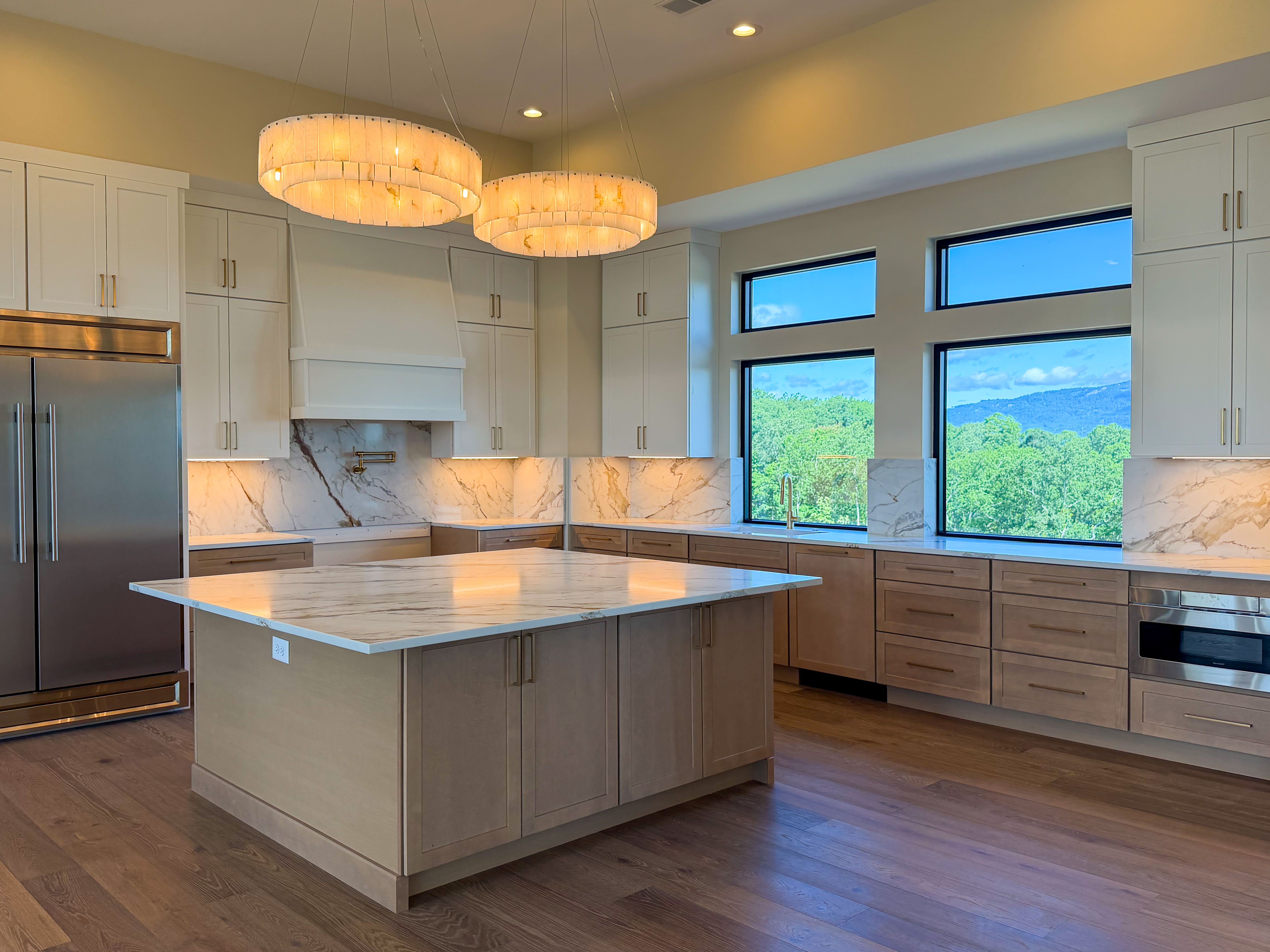 Featuring 3CM Arabescato Gold Polished Quartz, this space combines timeless elegance with modern luxury. The warm, flowing veining beautifully complements the natural wood tones, while the full-height backsplash creates a seamless, sophisticated finish.