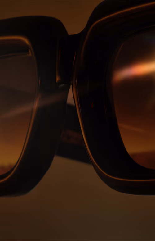 Rewop: close-up of sunglasses with amber lenses