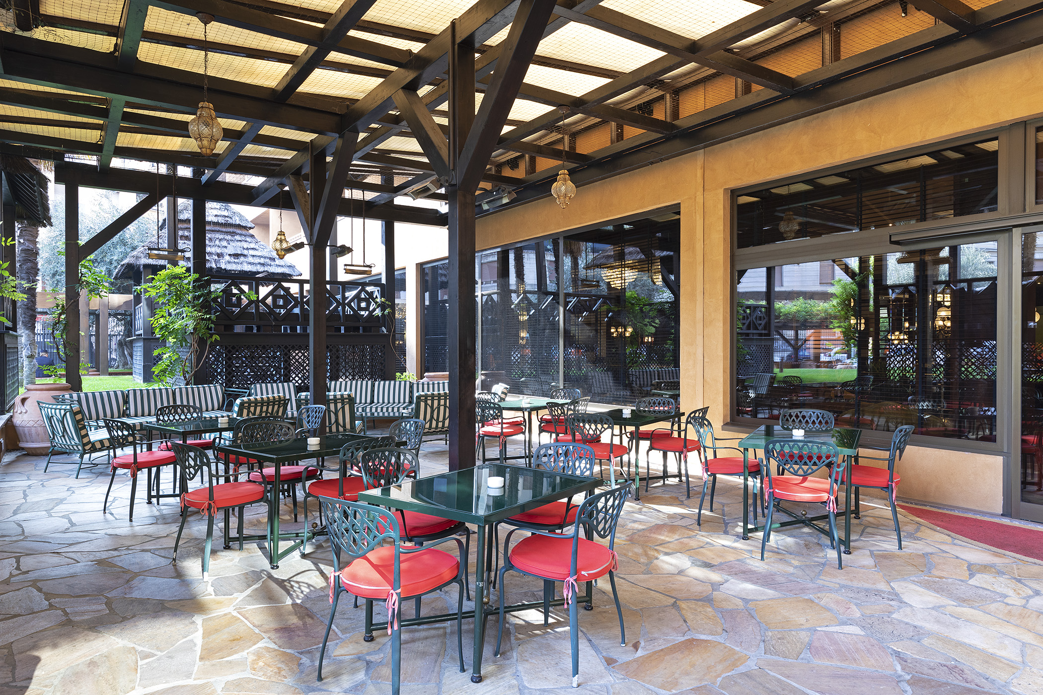 Hotel esterno tavoli