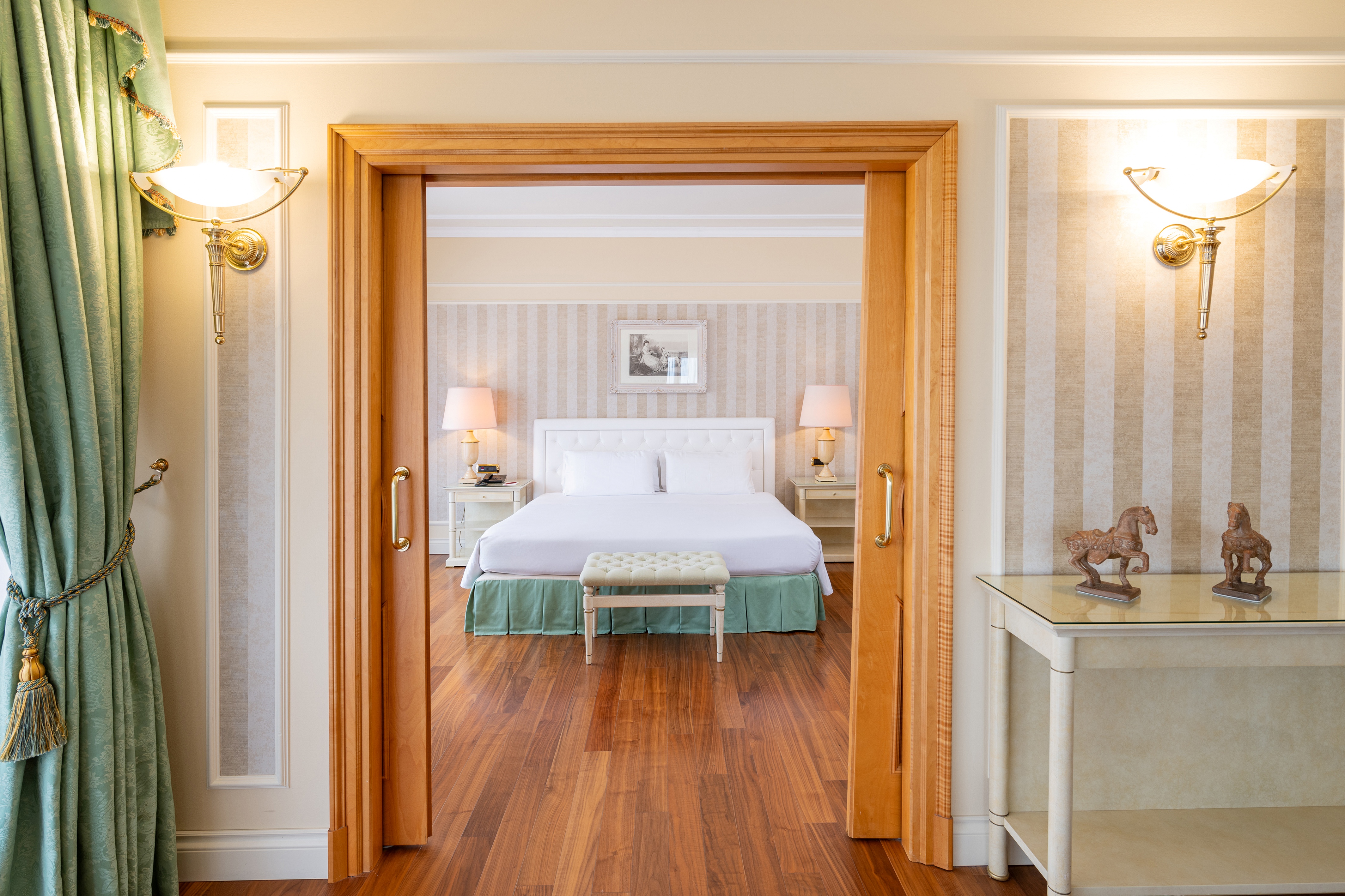 Room Img
