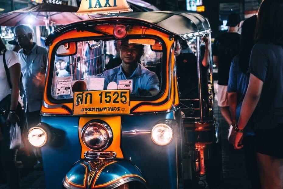 https://studenttraveltips.co.uk/wp-content/uploads/2021/01/phuket-thailand-studenttraveltips.co_.uk-2-930x620.jpg