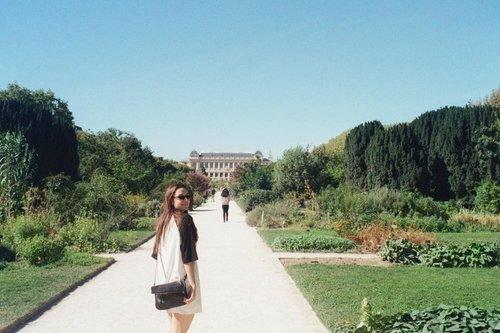 https://studenttraveltips.co.uk/wp-content/uploads/2021/01/maddie-paris-studenttraveltips.co_.uk_.jpg