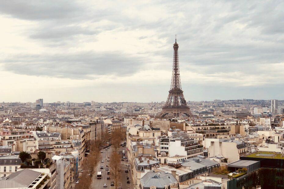 https://studenttraveltips.co.uk/wp-content/uploads/2020/11/France-Paris-studenttraveltips.co_.uk-2-930x620.jpg