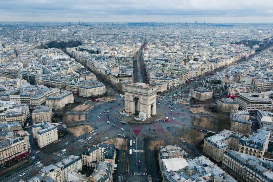 https://studenttraveltips.co.uk/wp-content/uploads/2020/11/France-Paris-studenttraveltips.co_.uk_-930x620.jpg