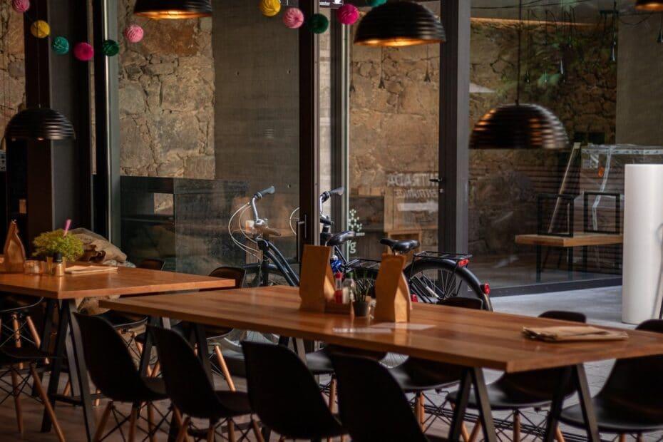 https://studenttraveltips.co.uk/wp-content/uploads/2021/01/7groaster-Porto-studenttraveltips.co_.uk_-930x620.jpg