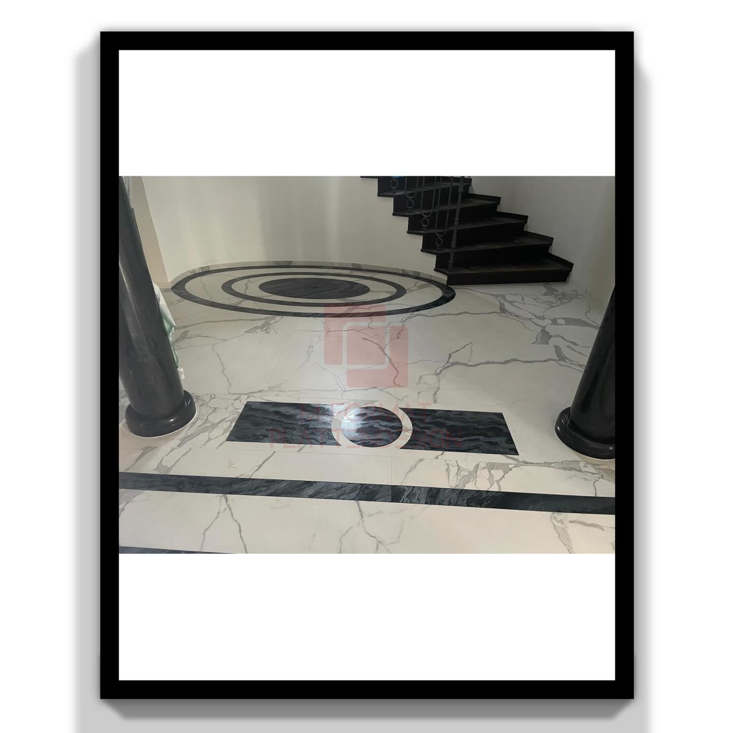 Individuelle Bodenplatten mit dekorativem Muster.
Detailarbeit und millimetergenaue Ausführung.