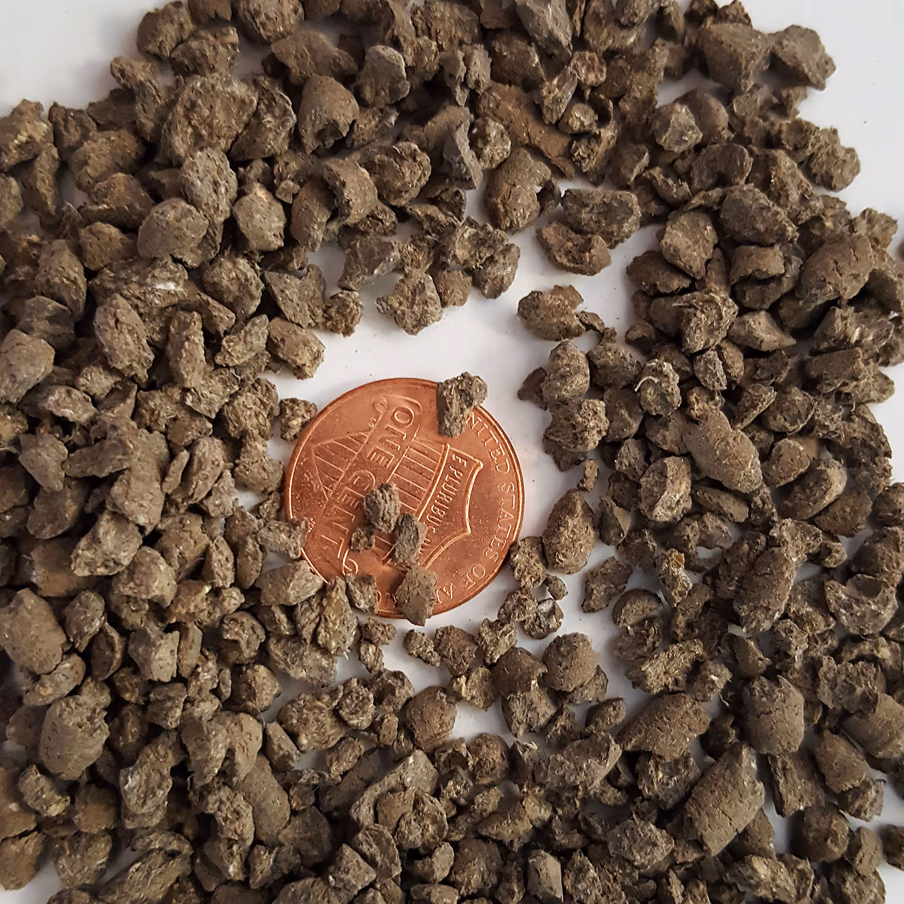 Crumbled poultry fertilzer