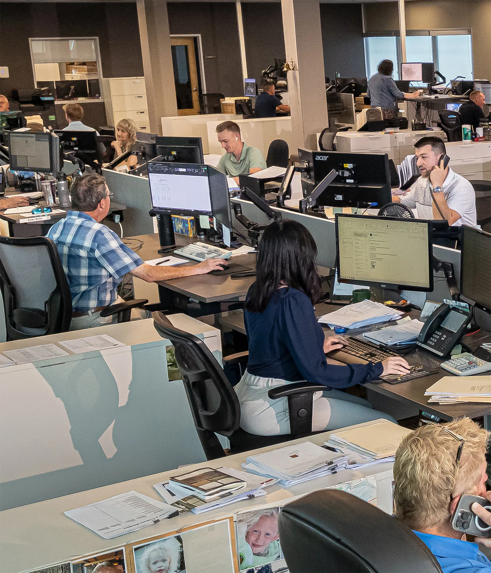 Shelter Products employees on the trading floor